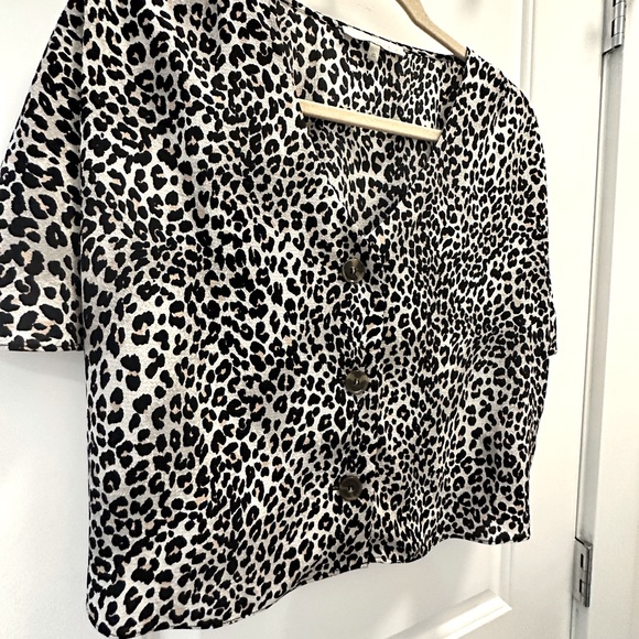 Button-up Leopard Print Blouse - Picture 2 of 5